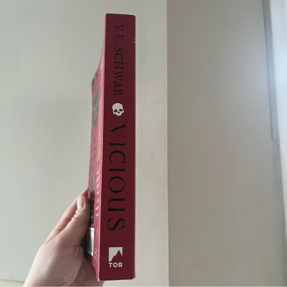 📚 4/25$ 📚 Vicious by V.E. Schwab | Booktok Book - Picture 4 of 6